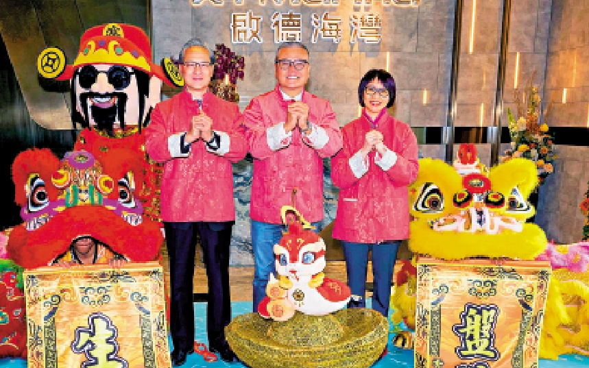 圖:溫偉明(中)表示,啟德海灣料3月獲批出滿意紙。