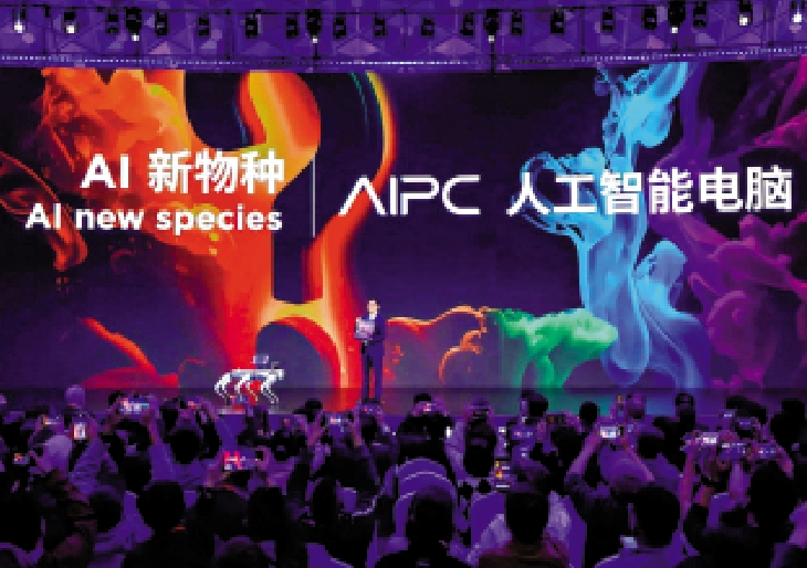圖:聯想AI PC系列產品,用戶鍵喚醒個人智能體「聯想小天」,在AI Space中點擊DeepSeek即可使用。