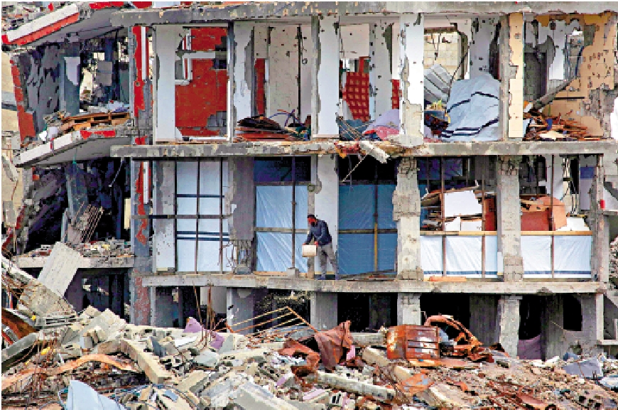 圖:經過以色列一年多的狂轟濫炸,加沙多地建築已被摧毀。\法新社