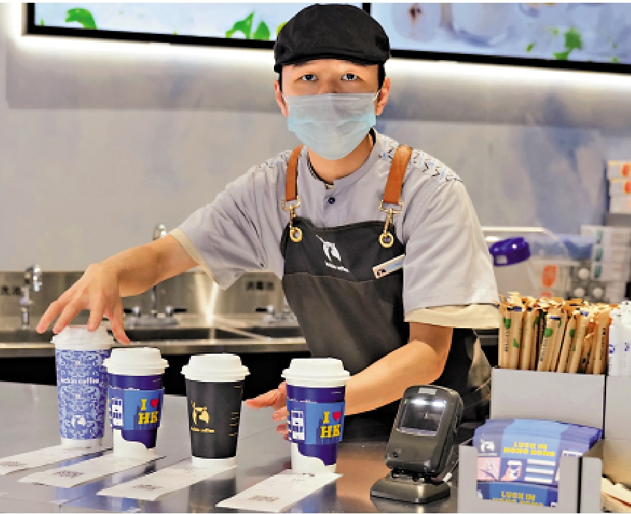 圖:手搖飲杯受市民歡迎。\大公報記者何嘉駿攝