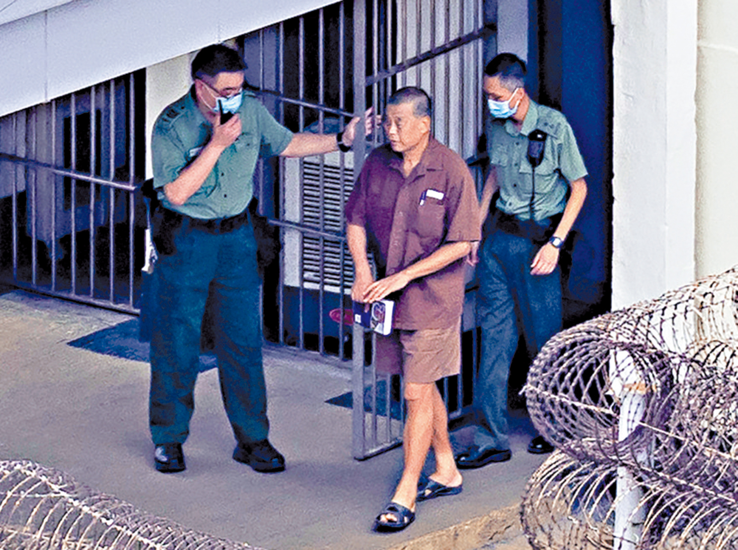 　　圖：黎智英昨日在庭上反諷控方，被法官警告不得在庭上表達己見，只需表示同意與否即可。