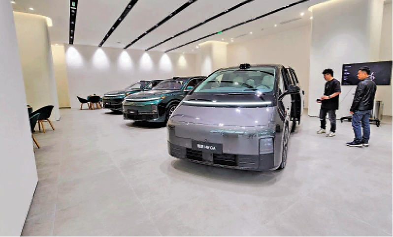 　　圖：智能駕駛功能下放至平價車款，加速了中國汽車智能化功能的普及。