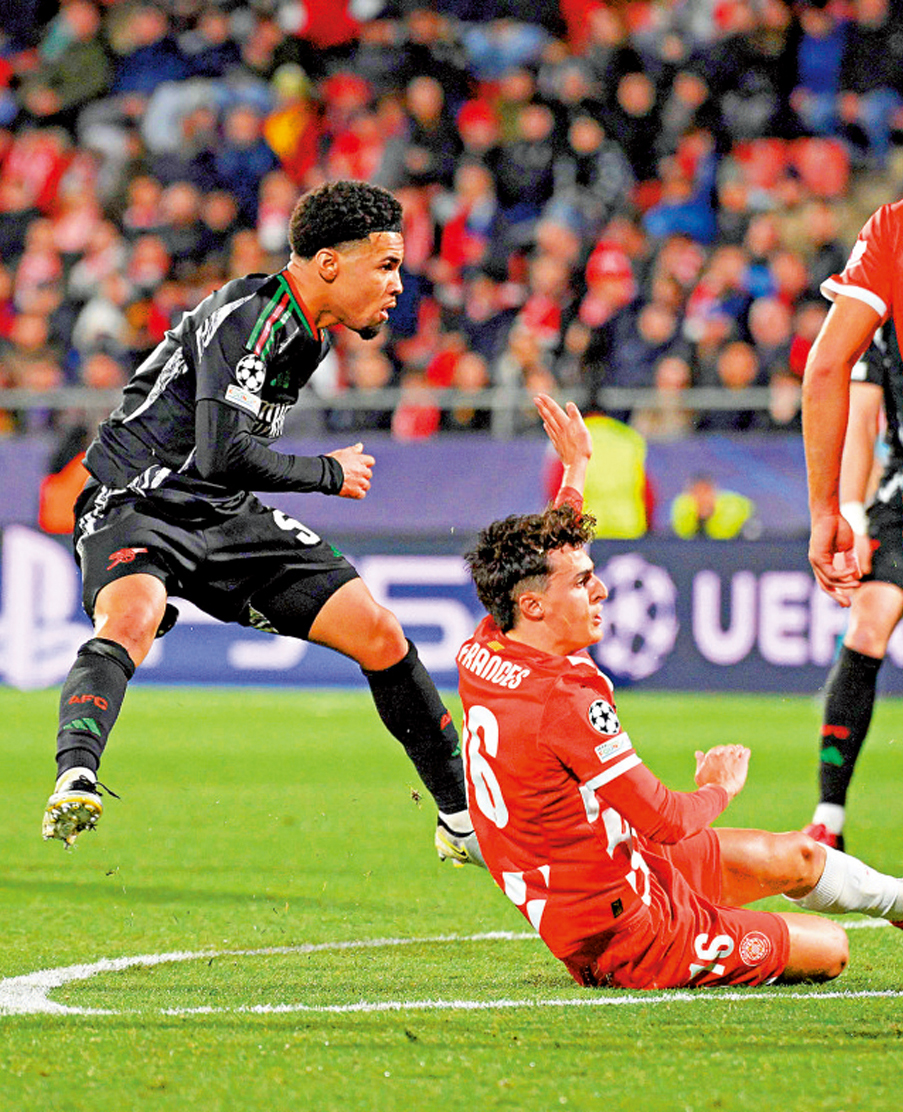 　　圖：阿仙奴新星尼華尼利（左）。