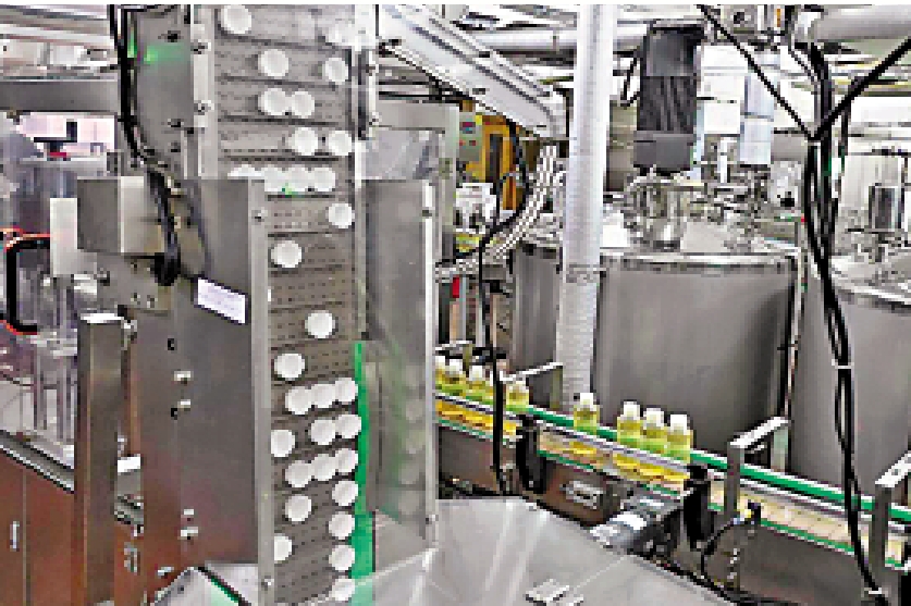 圖:在「新型工業化自主計劃」資助下,有飲品生產商升級智能生產線。