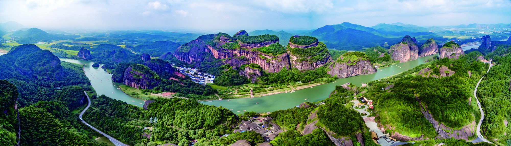 圖:龍虎山,位於江西省鷹潭市西南20公里處,是中國道教發源地、道教祖庭。\彭小榕攝