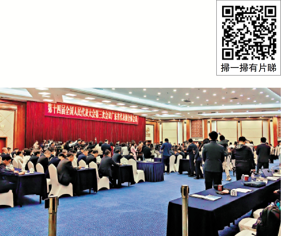 圖:廣東代表團開放團組會議期間,記者們被允許自由在內場拍攝。