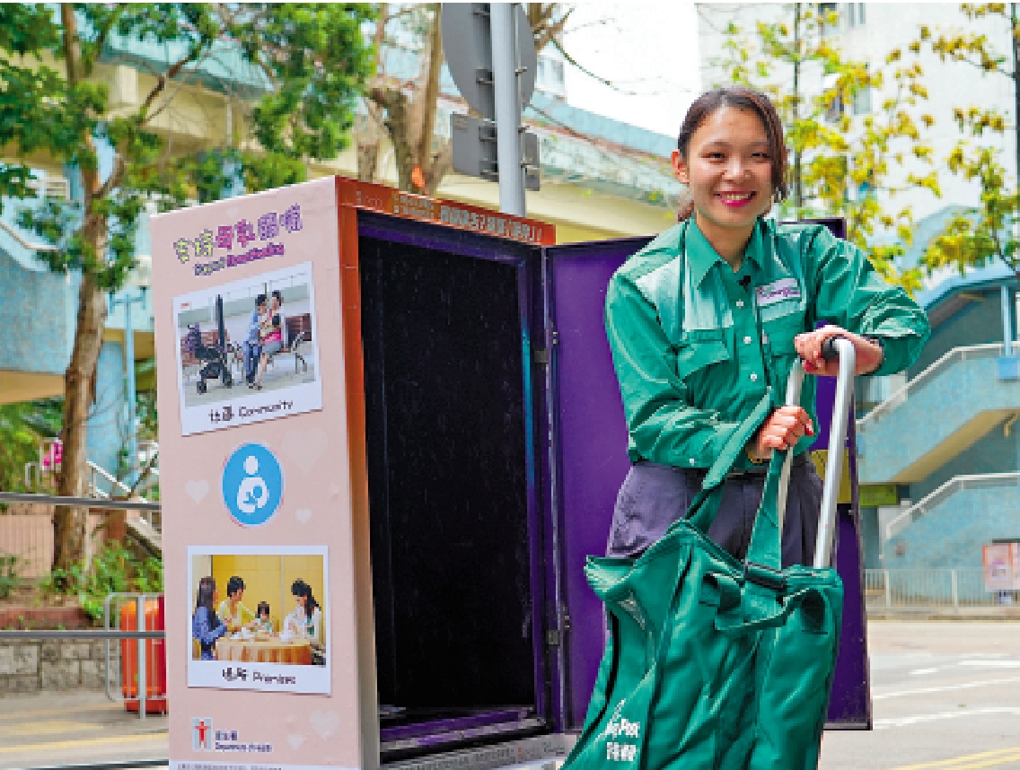 圖:作為新世代的女郵差,阿欣見證着香港郵政服務與時並進。