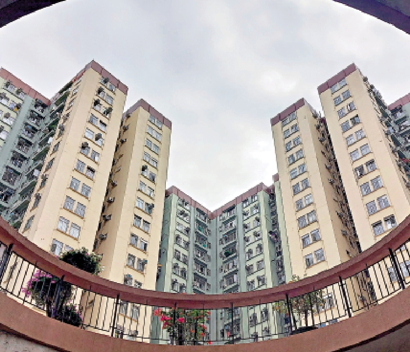圖:美孚新邨頂層原則兩房單位,最新以490萬元賣出。