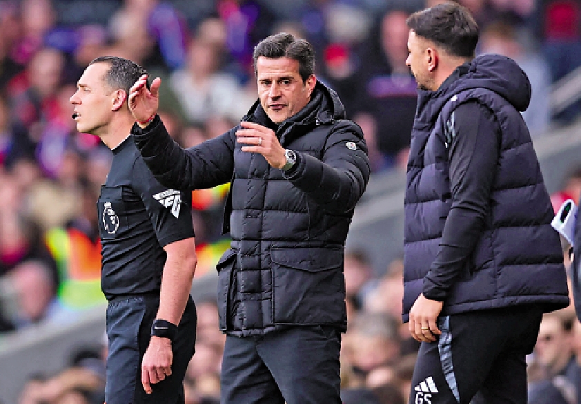 　　圖：富咸領隊馬高施華（中）。