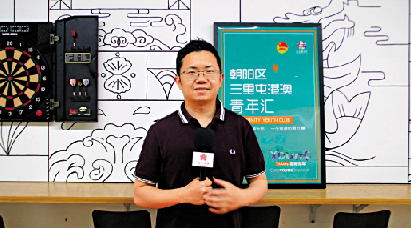 　　圖：李興龍接受大公報採訪。