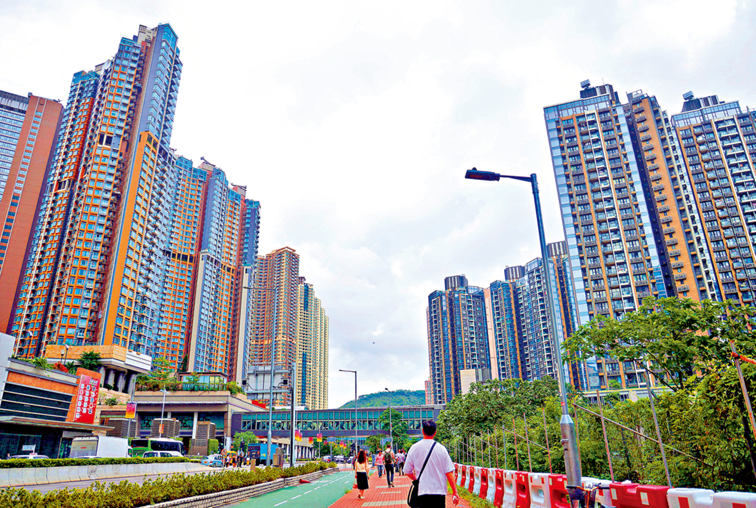 　　圖：近月住宅市場已開始全線旺場，無論是一手、二手市場、居屋第二市場都有轉趨暢旺的跡象。