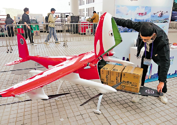 圖:順豐速運會透過無人機運送醫療用品至離島地區。\大公報記者林良堅攝