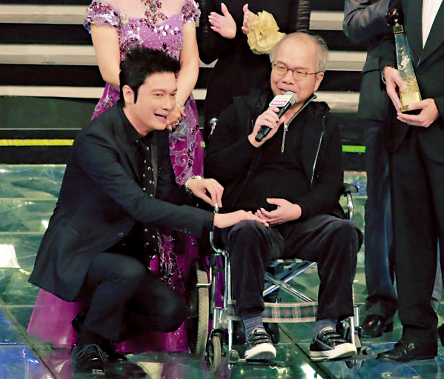 圖:羅嘉良(左)感激盧國沾帶他進入演藝圈。