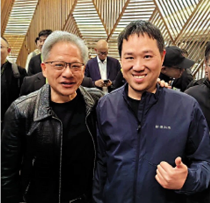 　　圖：近日，英偉達召開GTC2025大會，群核科技創始人黃曉煌與前老闆，英偉達創始人黃仁勳會面。\網絡圖片