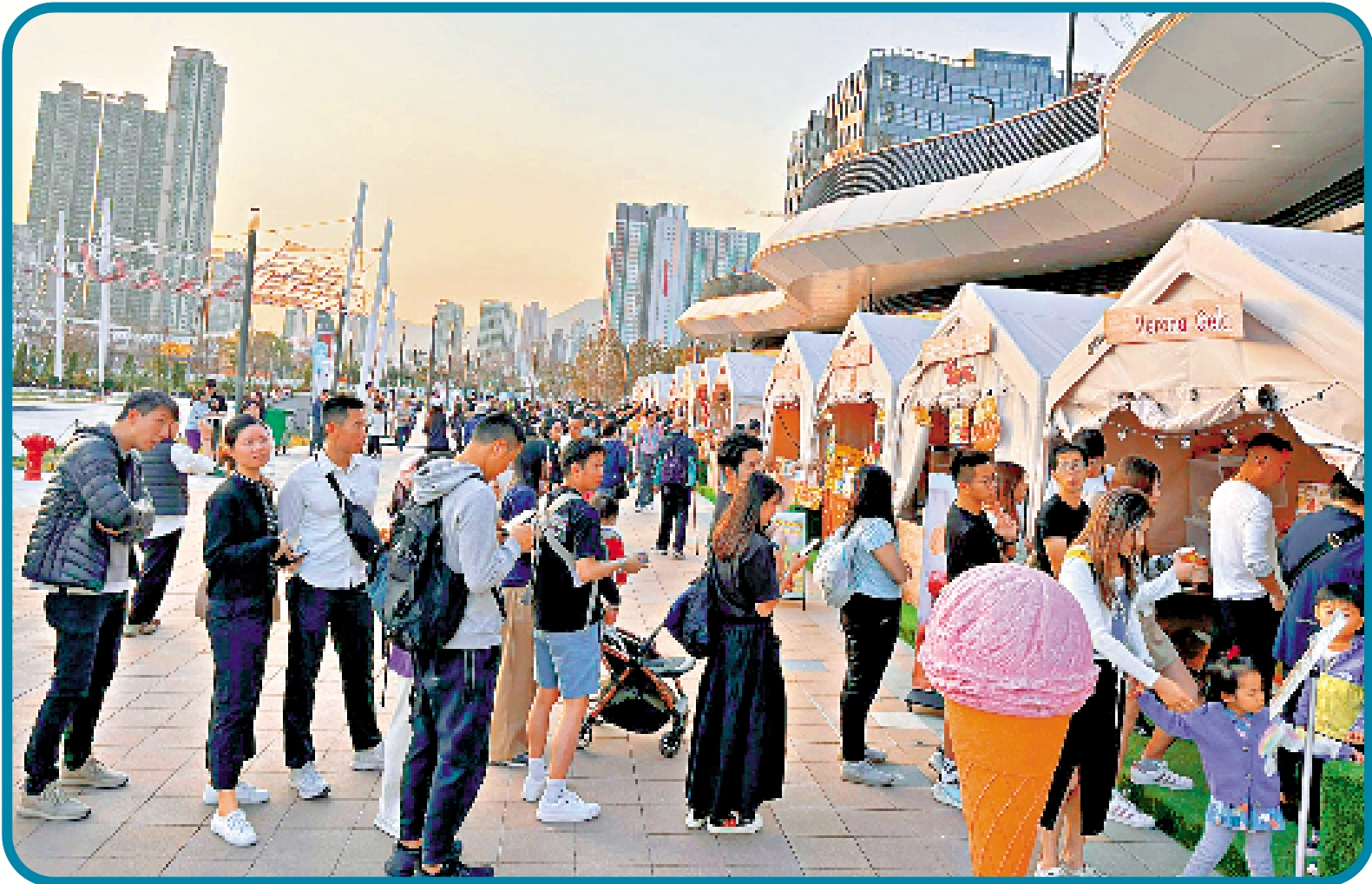 圖:「啟德美食海灣嘉年華」現場甚熱鬧。\大公報記者易曉彤攝