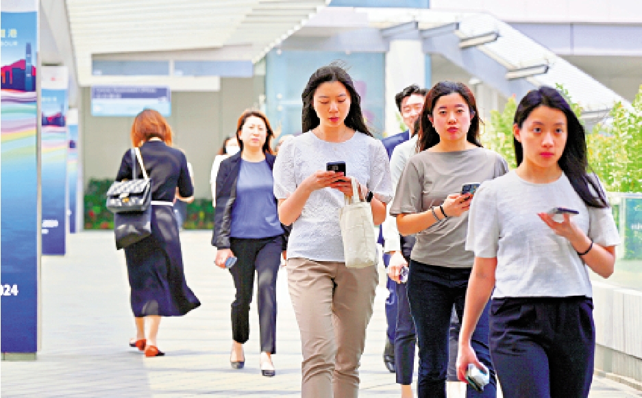 圖:公務員培訓將進一步結合國安教育與愛國教育,提升公務員對特區憲制秩序及香港國安法等課題的認識。