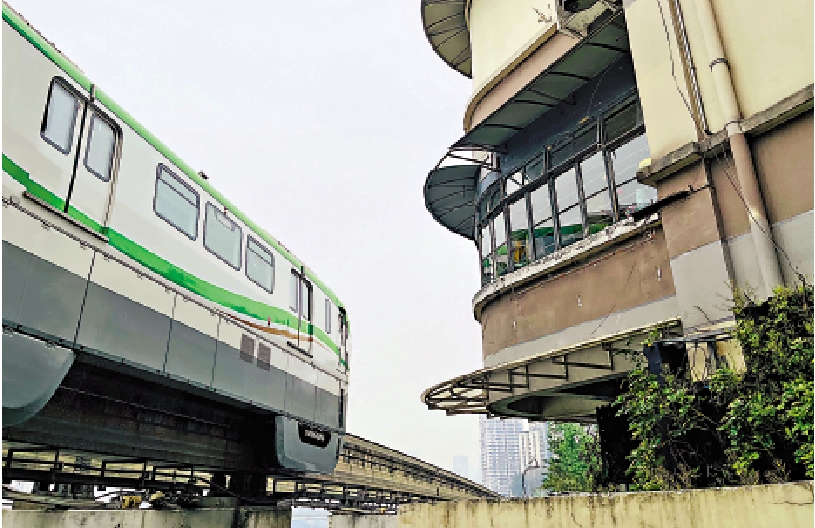 　　圖：《難哄》女主角的出租屋窗前可看到輕軌飛馳而過。