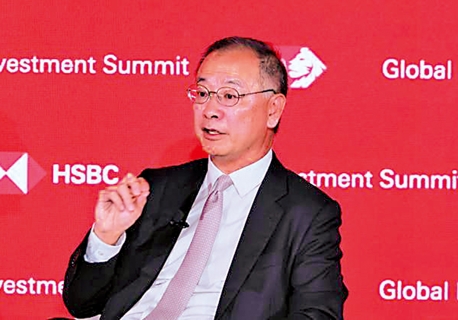 　　圖：余偉文透露，理財通2.0開通後，內地投資香港財富產品的戶口數目，由2.5萬個增長至9.5萬個。