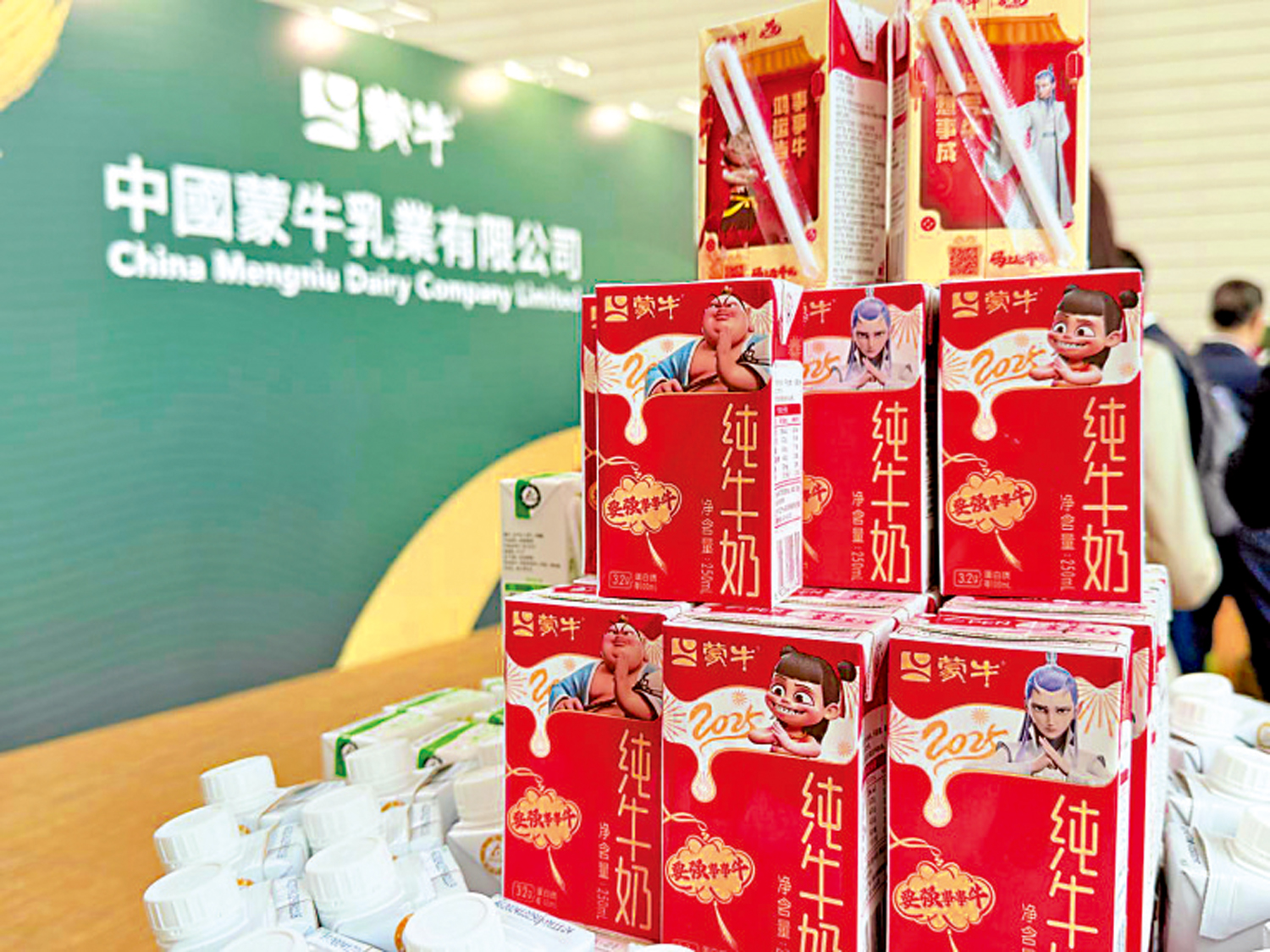 圖:券商看好蒙牛發展前景。其中,瑞銀上調其目標價至23.3元。