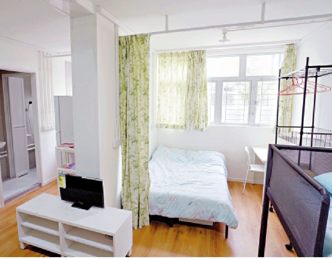 圖:政府至今已推出近2萬個過渡性房屋單位,未來亦將興建約3萬個簡約公屋單位,以解決本港嚴重的房屋需求問題。圖為元朗攸壆路簡約公屋內部裝修。\大公報記者黃洋港攝