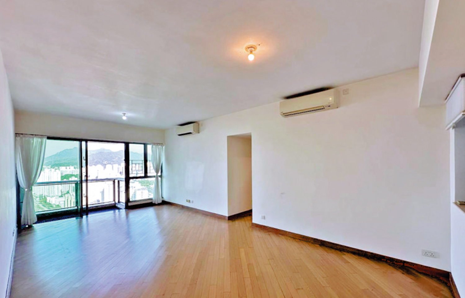 　　圖：溱岸8號錄四房戶樓王成交，實用面積1333方呎。