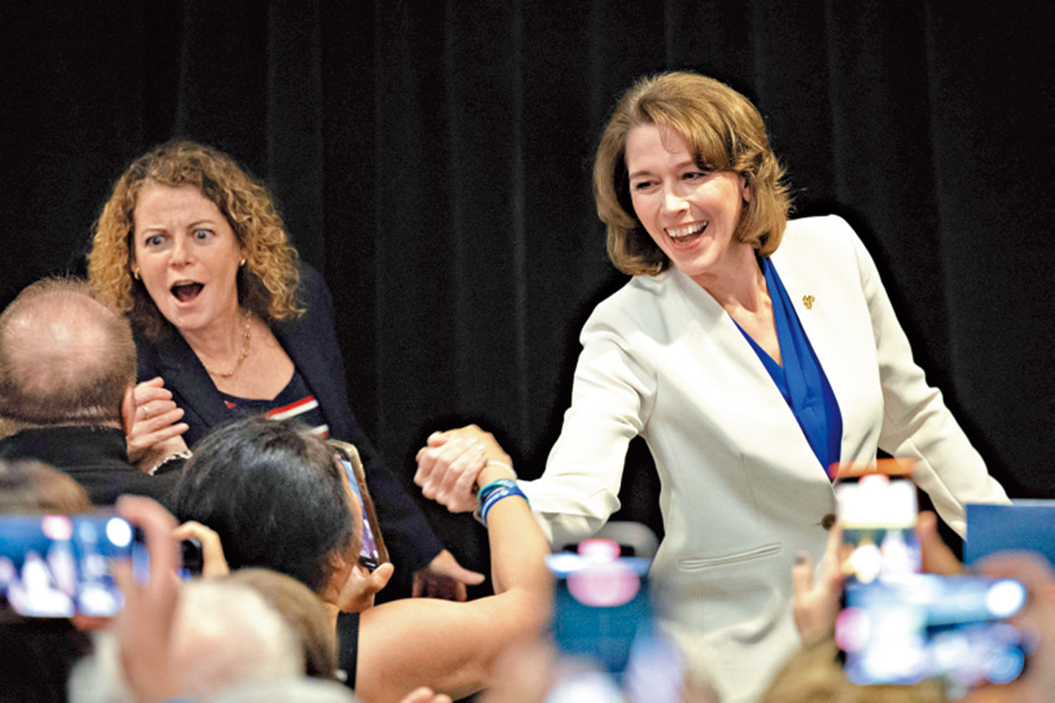 　　圖：克勞福德（右）1日贏得威斯康星州最高法院法官補選。\法新社