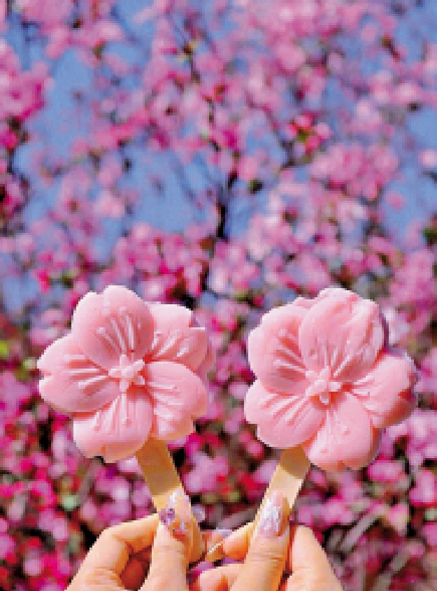 　　圖：櫻花造型的雪糕是每年的爆款產品之一。