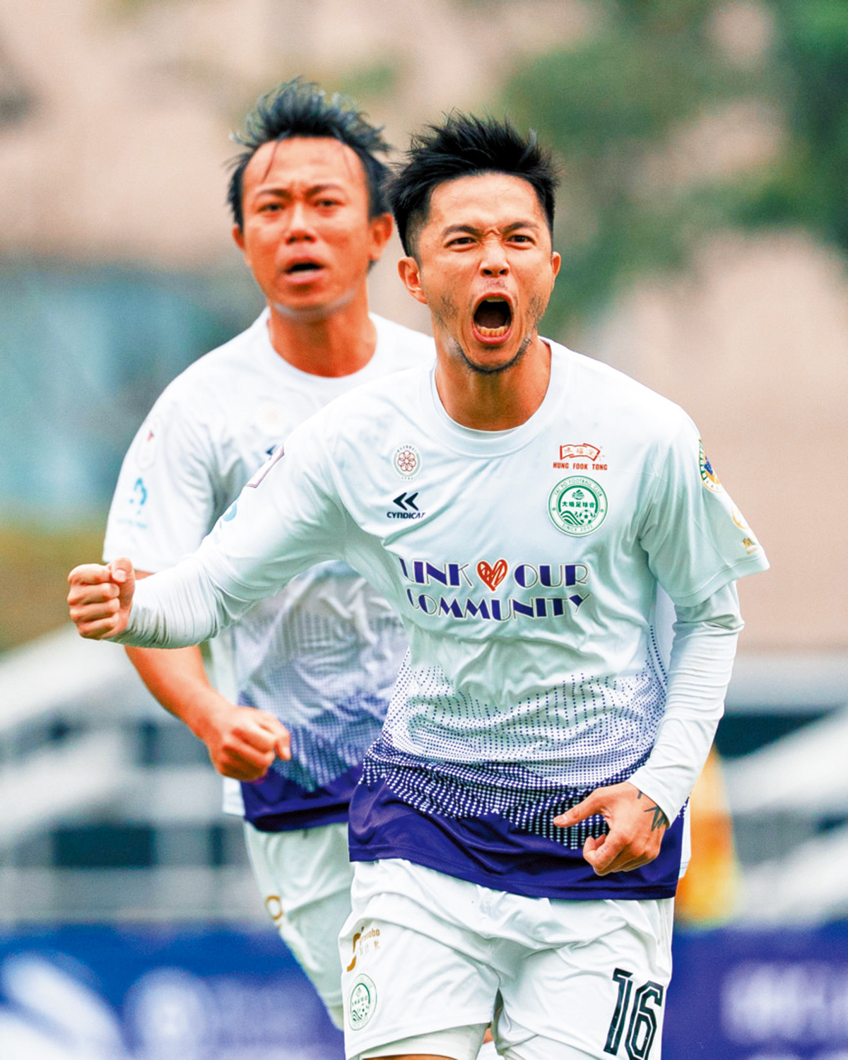 圖:陳肇鈞(前)連入兩球,助大埔反勝九龍城。