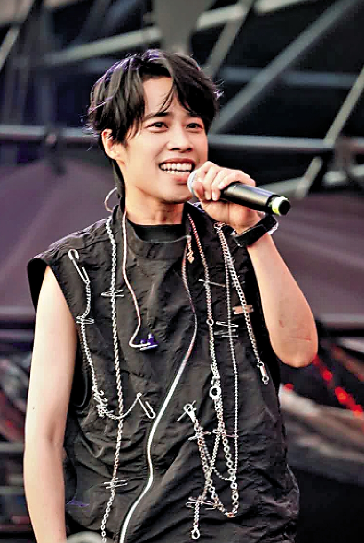 　　圖：台灣歌手Tank康復出院後在微博發文感謝浙大二院醫療團隊，感謝祖國支撐他渡過人生最大的難關。\網絡圖片