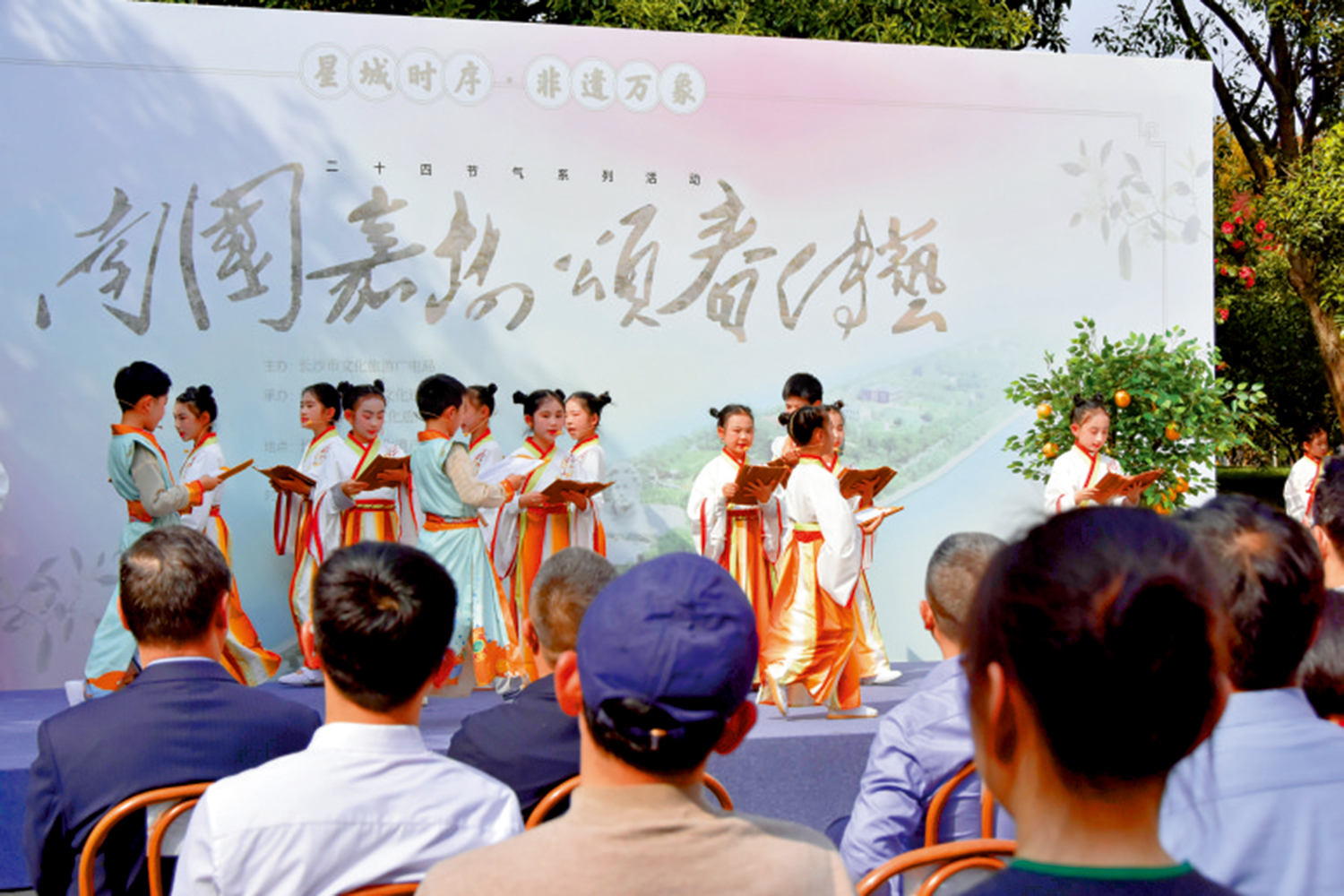 　　圖：4月3日，湖南長沙的孩子們在非遺宣傳推廣系列活動上表演。\新華社
