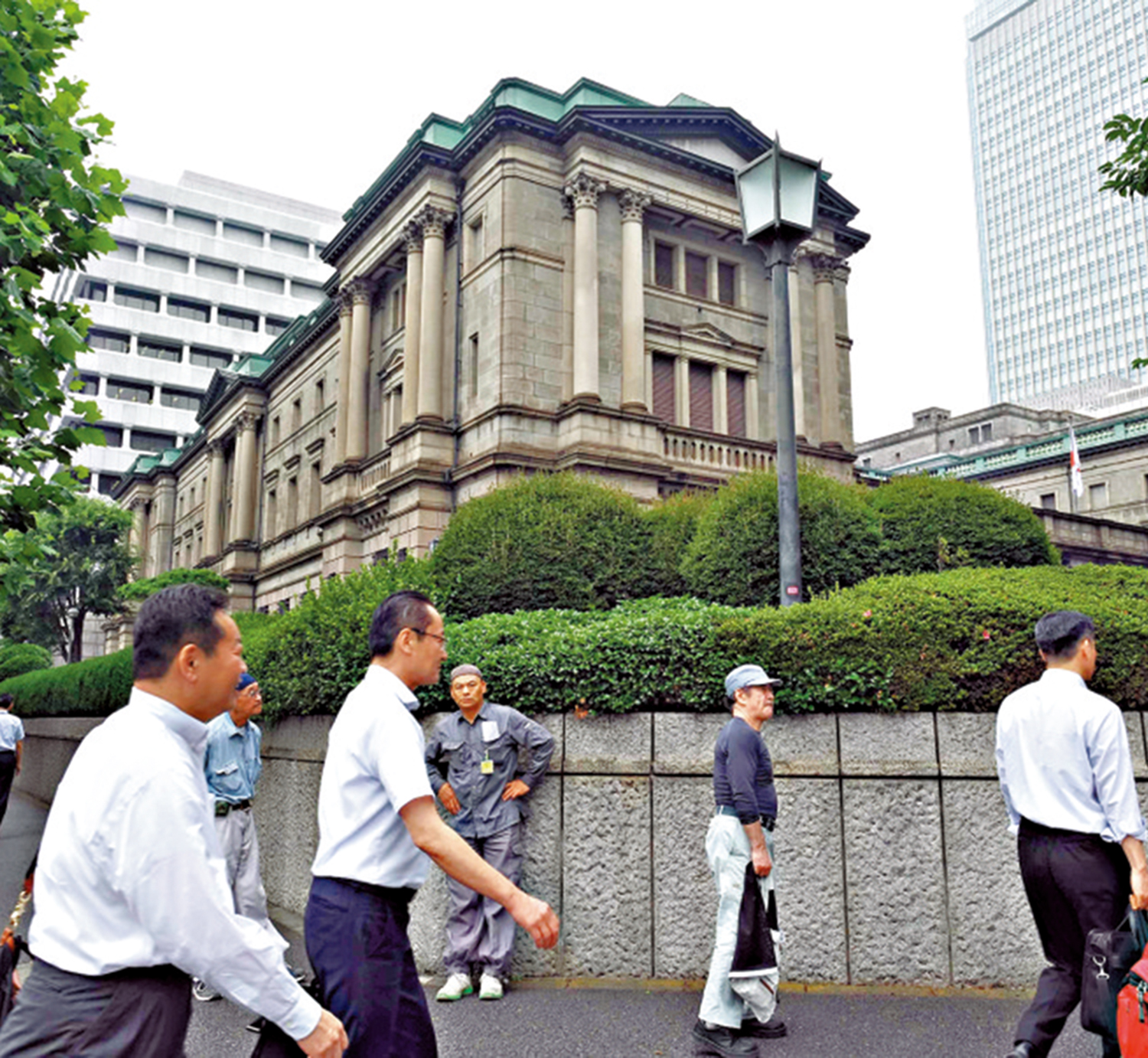 圖:市場揣測日本央行沽售美債,但日央行昨日否認。