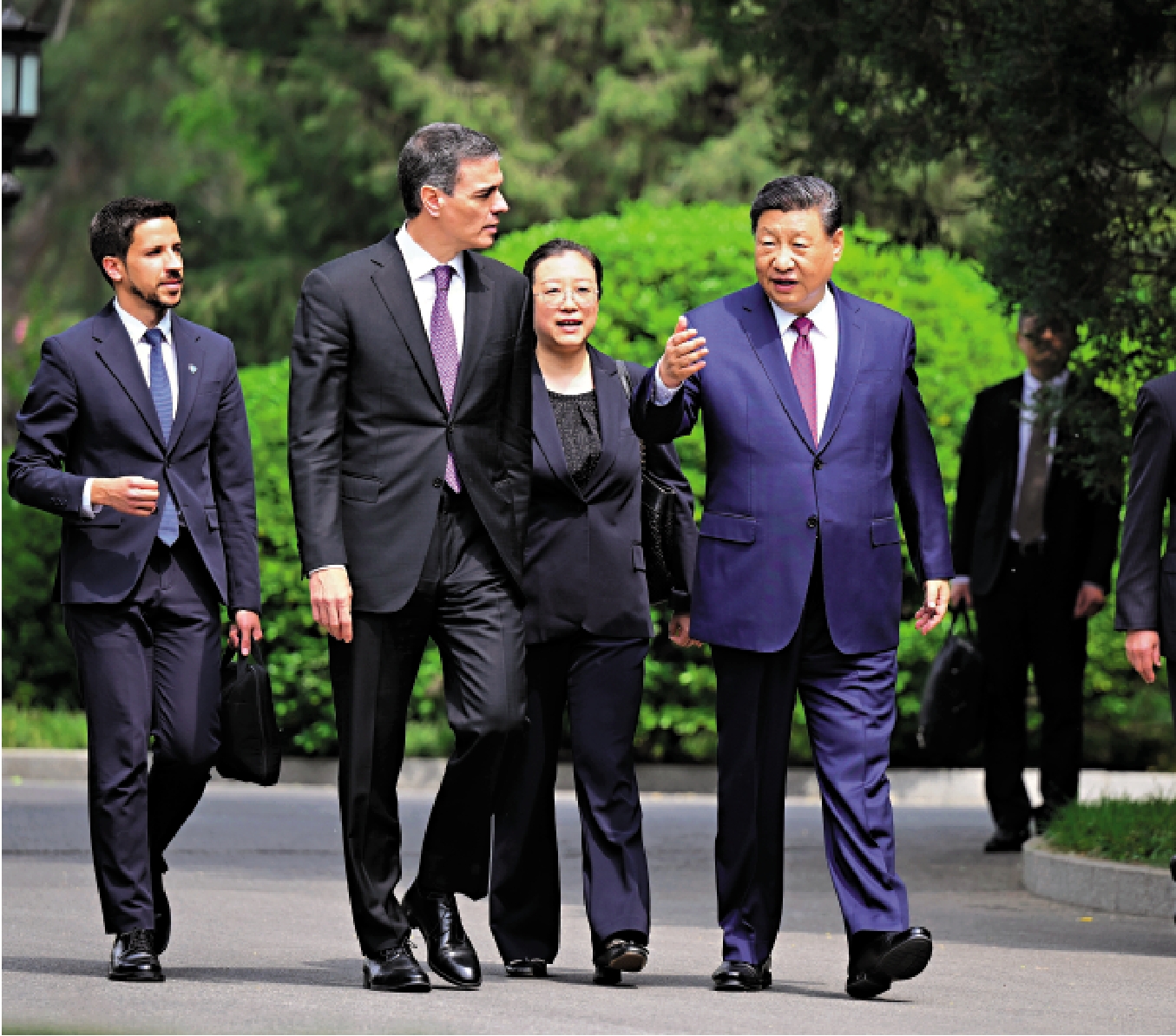 圖:4月11日,習近平在北京釣魚台國賓館會見西班牙首相桑切斯。\新華社