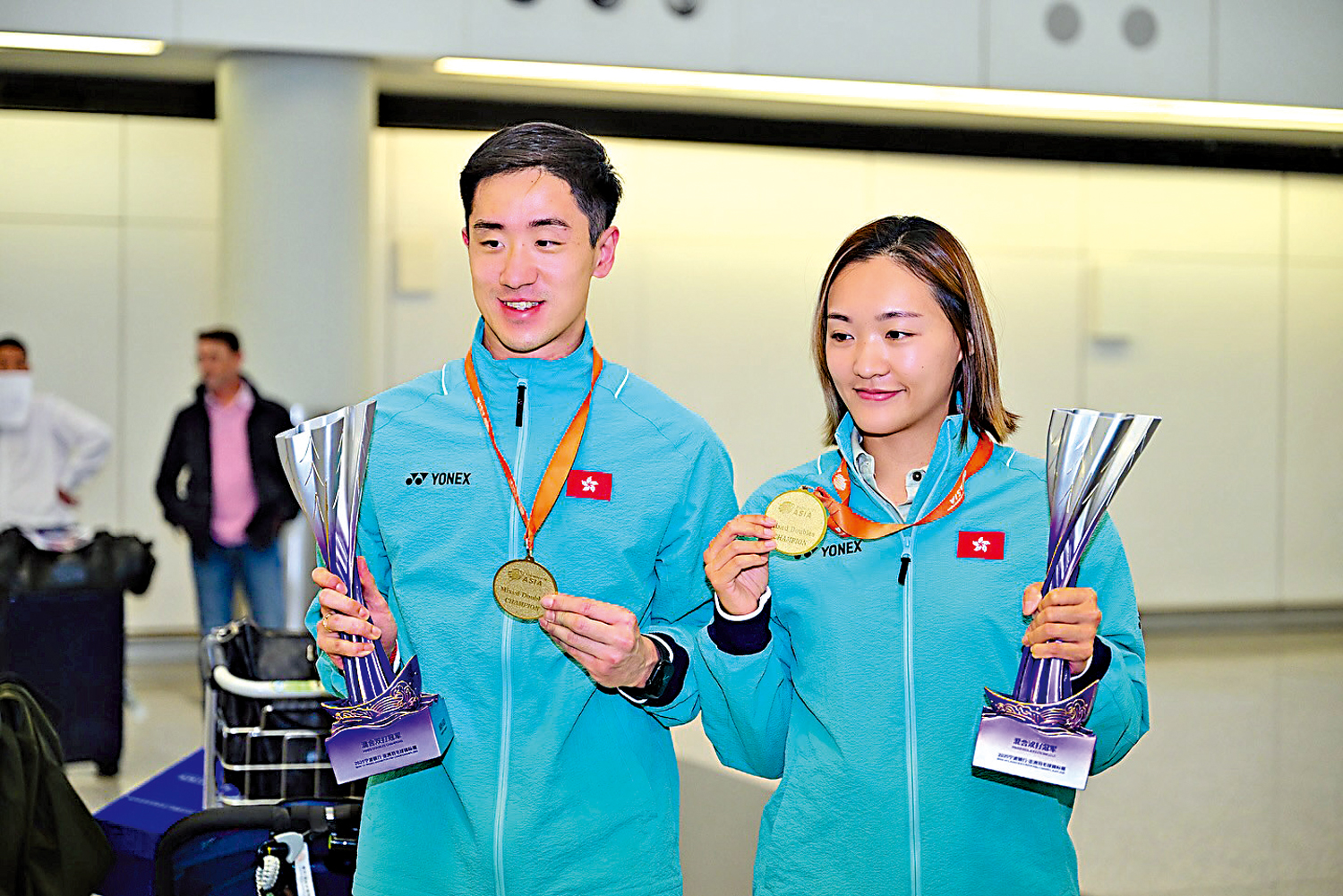　　圖：亞洲冠軍「鄧謝配」昨凱旋