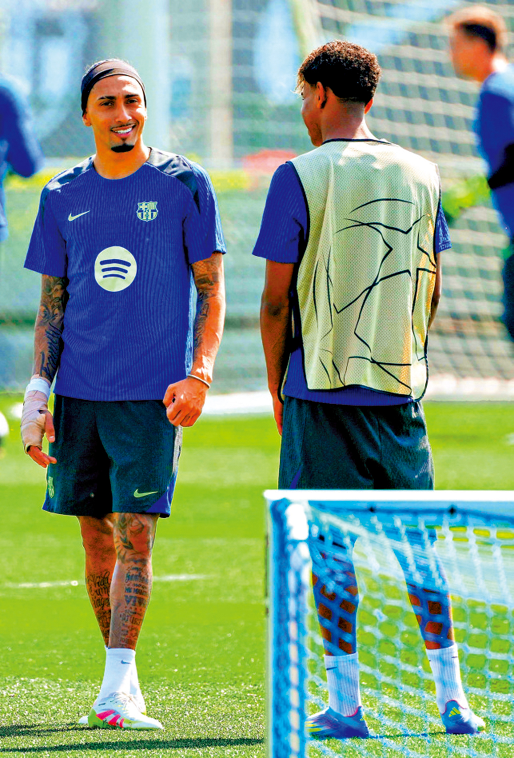 　　圖：巴塞翼鋒拉芬夏比洛尼（左）。\法新社