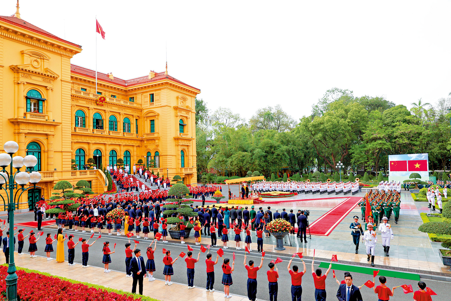 　　圖：14日下午，越共中央總書記蘇林為習近平舉行隆重歡迎儀式。\中新社