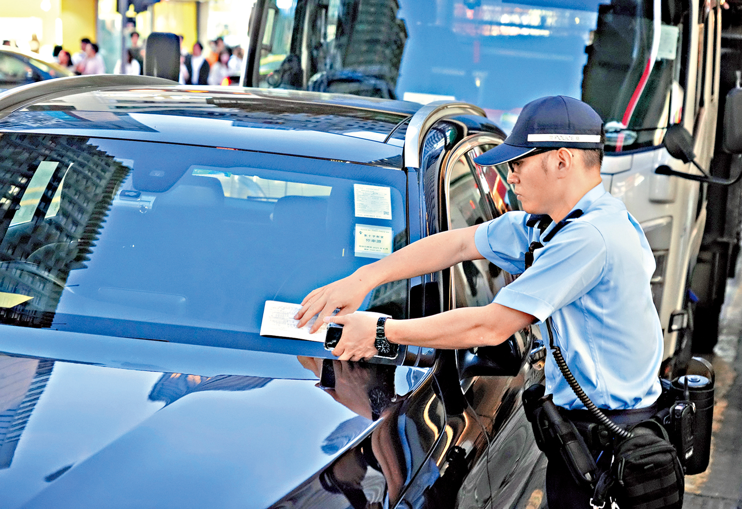 圖:政府計劃提高違例泊車的定額罰款金額,由三百二十元加至四百元。\大公報記者林良堅攝