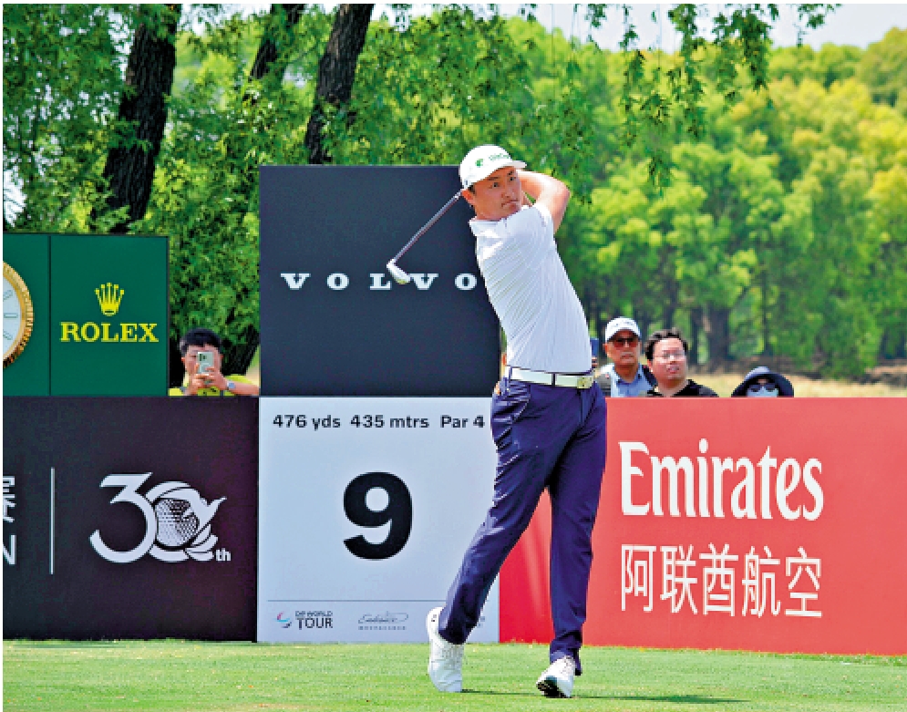圖:第二輪李昊桐狀態神勇,轟出單輪-8桿成績,兩輪總成績-10桿躍居T1。\大公報記者夏微攝