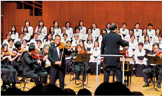 圖:由團長梁樂演出第一樂章。