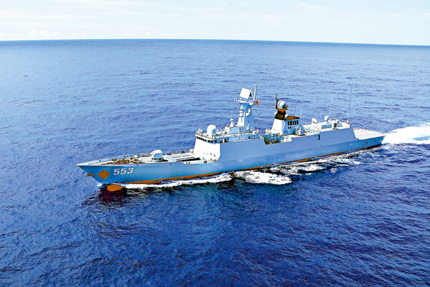 圖:上月22日,南部戰區發布戰區海軍某支隊大理艦在南海某海域進行海上實戰化訓練的圖片。