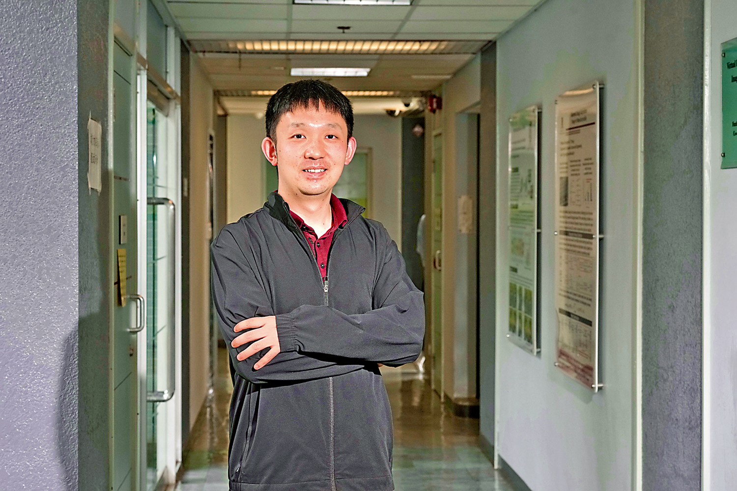 圖:中大計算機科學與工程學系副教授成宇與其團隊,目前主要聚焦於多模態模型架構以及快速模型架構的研究。\大公報記者麥潤田攝