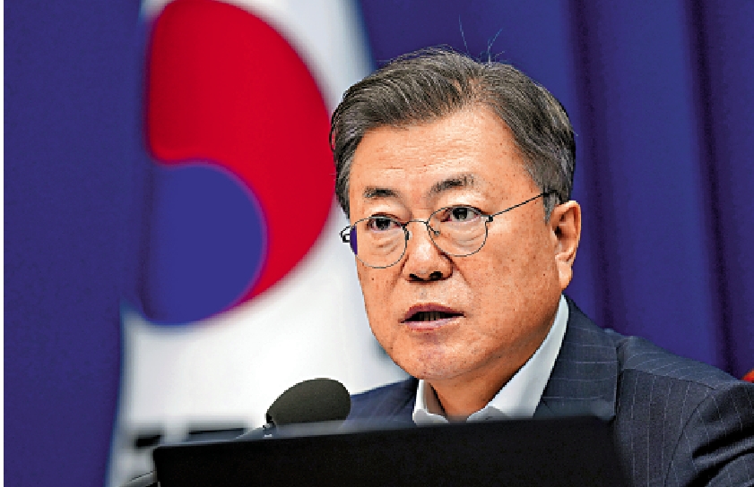 圖:韓國前總統文在寅24日因涉嫌收受賄賂被檢方起訴。\美聯社