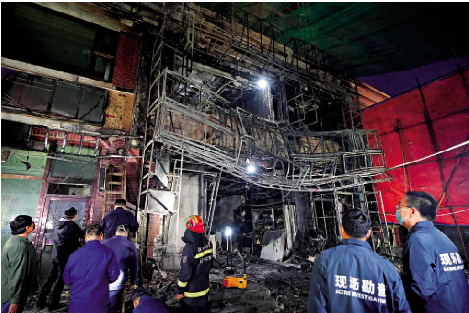 圖:29日,遼寧遼陽市白塔區一飯店發生火災,共造成22人死亡、3人受傷。目前善後處置工作已全面展開。圖為火災現場。\新華社