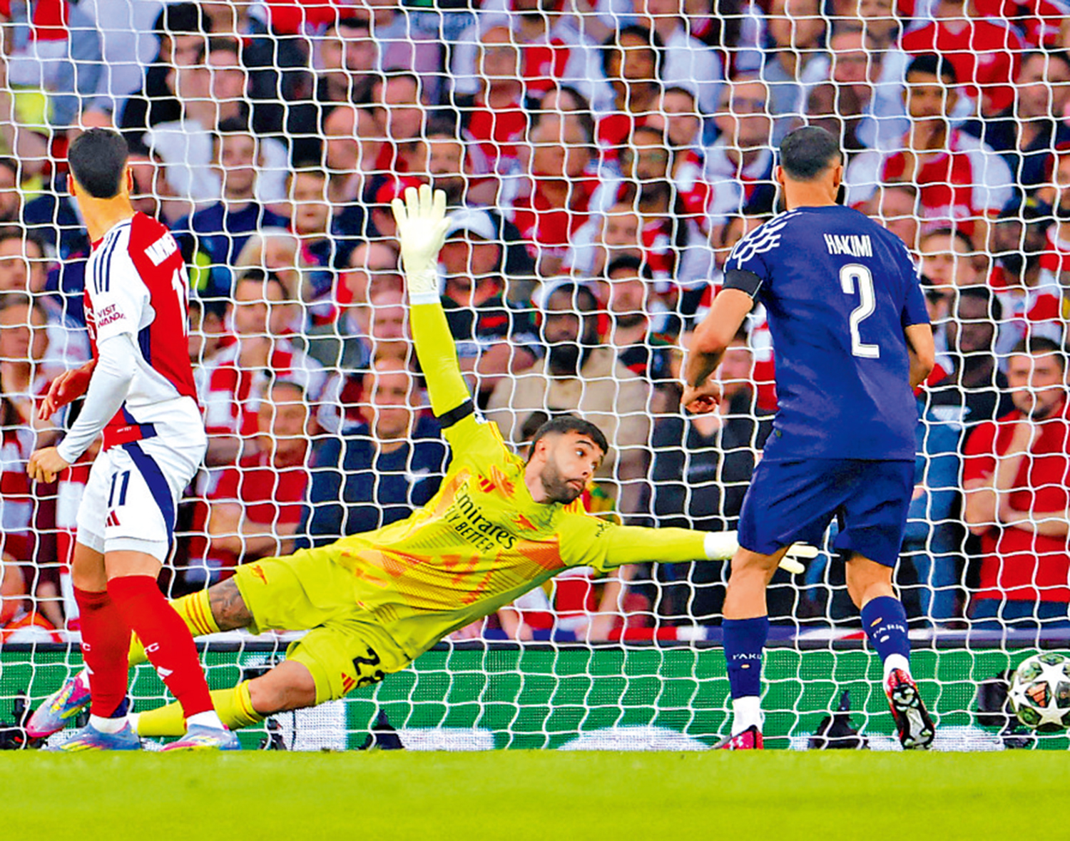 　　圖：阿仙奴門將拉耶無法救出迪比利的射門。\路透社