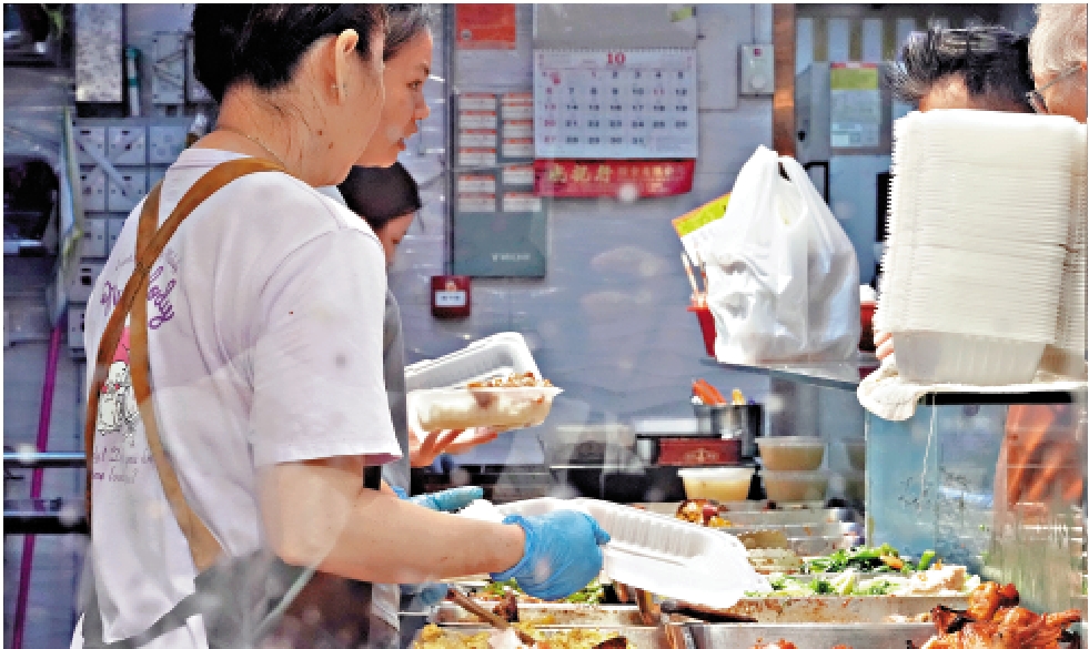 圖:環保署副署長鄭健表示,近七八成顧客不再需要外賣餐具。