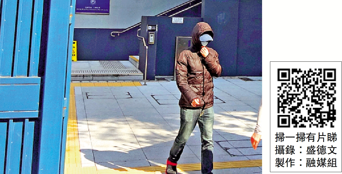 圖:郭鳳儀兄長獲准保釋候查,離開觀塘警署。\大公報記者盛德文攝