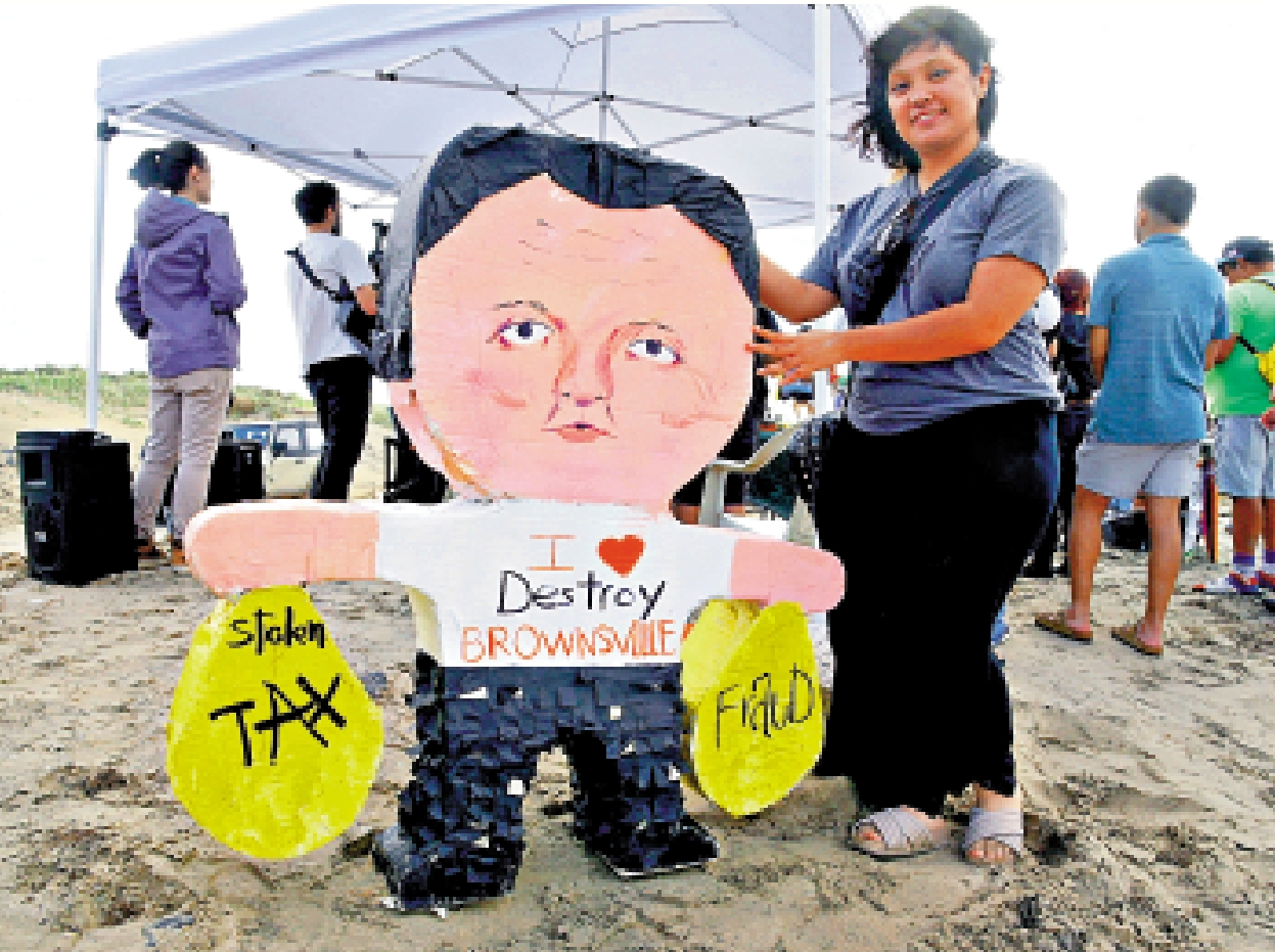 圖:博卡奇卡居民3日舉行抗議活動,反對SpaceX在當地建立新城鎮。\美聯社