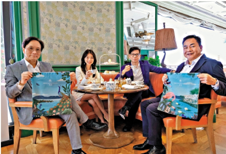 　　圖：（左起）資策執行董事何樂輝、何家欣、帝國集團執行董事姚志偉、麗新發展高級副總裁潘銳民，一同介紹滶晨的雙會所設計。