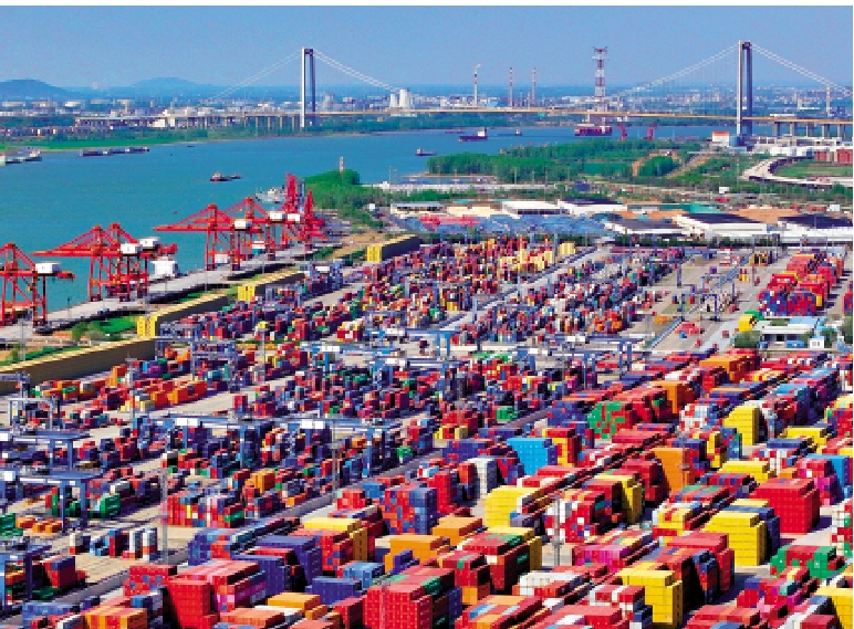 圖:中國海關總署公布的最新數據顯示,4月中國貨物貿易進出口總值3.84萬億元人民幣,同比增長5.6%。
