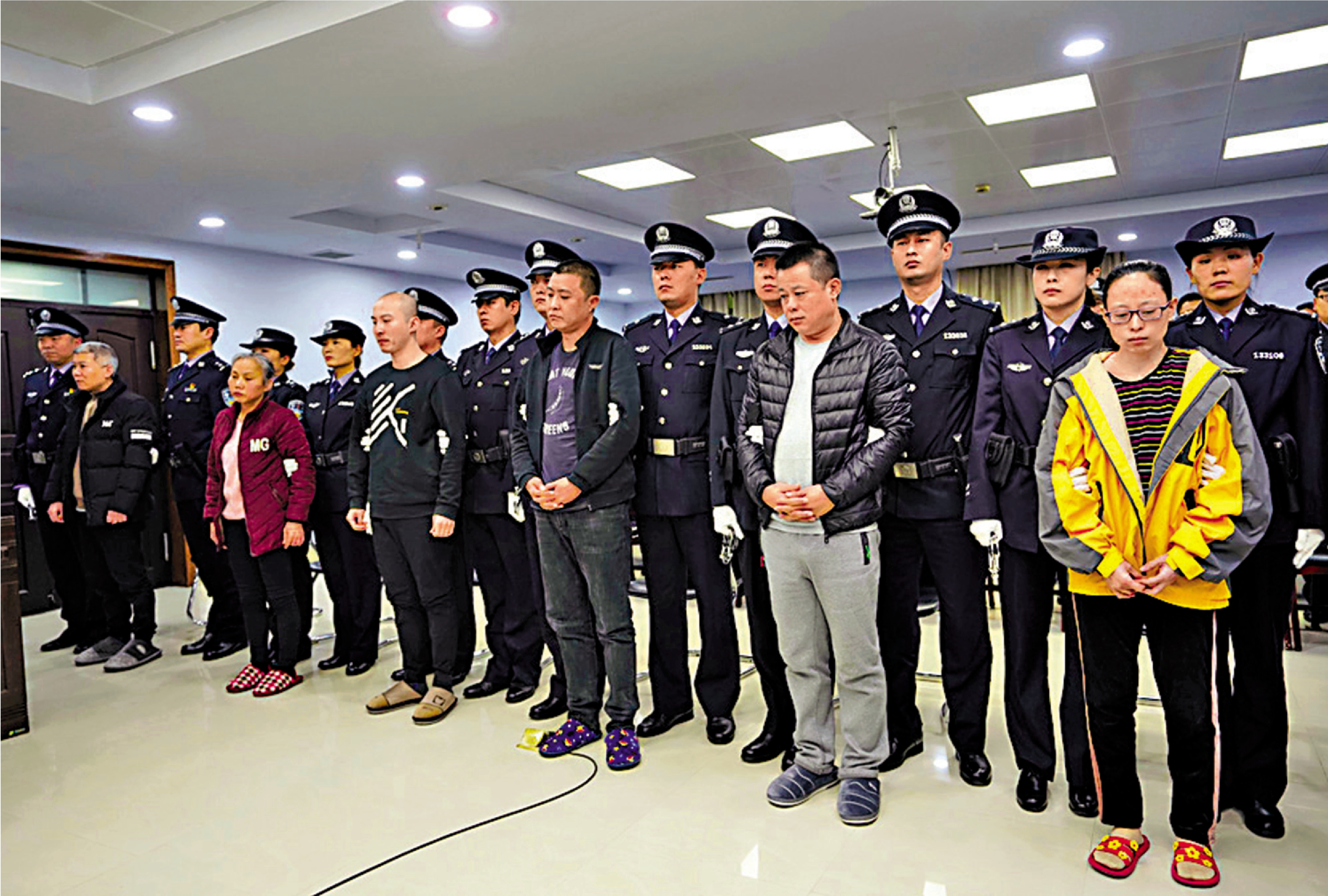 　　圖：中國在打擊芬太尼方面雷厲風行。圖為河北邢台中院對王某某等人走私芬太尼案件進行一審公開宣判。\新華社