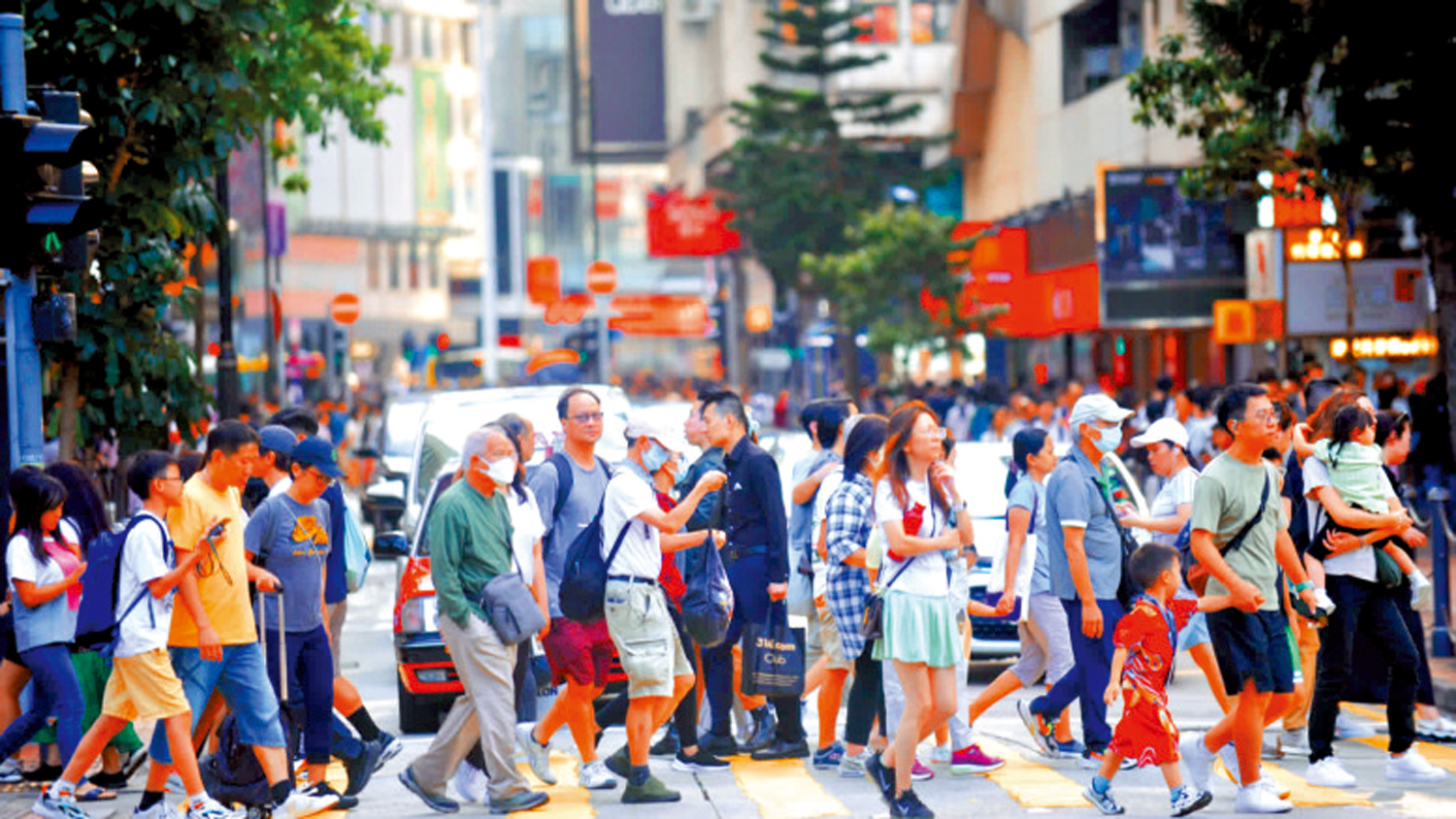 圖:新冠活躍度再次上升,專家估計與病毒變異有關。